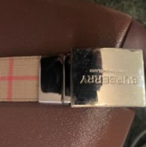 Burberry - Picture 2 of 4